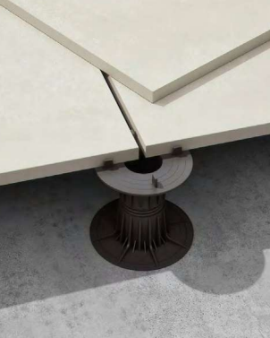 Pose de dalle 20 mm sur plots réglables